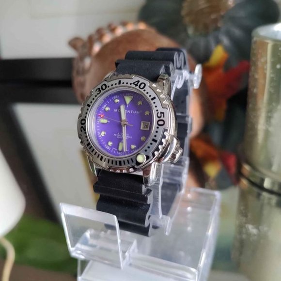 [SOLD]     Women's MOMENTUM DIVE WATCH 200M Water Resistant New Battery and Band - Picture 3 of 11